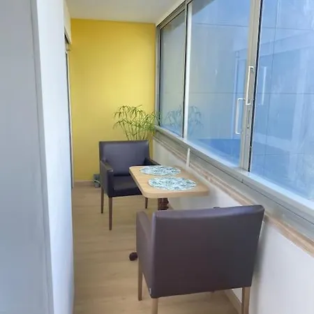 Avec Loggia, Classe 2 Etoiles, Situe Sur Le Port Apartament *