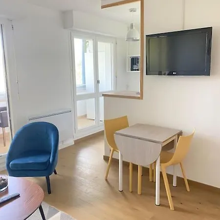 Avec Loggia, Classe 2 Etoiles, Situe Sur Le Port Apartment