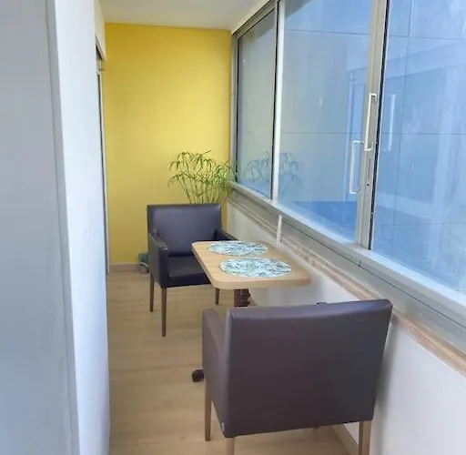 Avec Loggia, Classe 2 Etoiles, Situe Sur Le Port Daire *