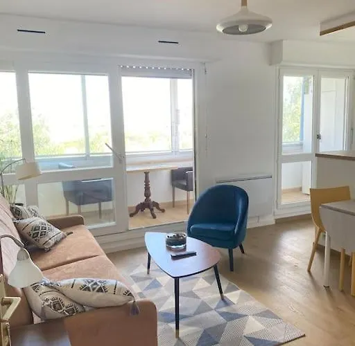 Avec Loggia, Classe 2 Etoiles, Situe Sur Le Port