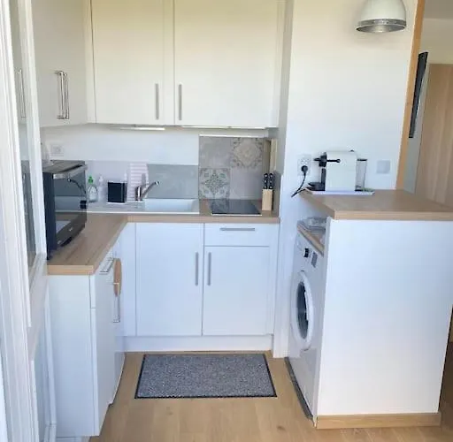 Avec Loggia, Classe 2 Etoiles, Situe Sur Le Port Daire Courseulles-sur-Mer